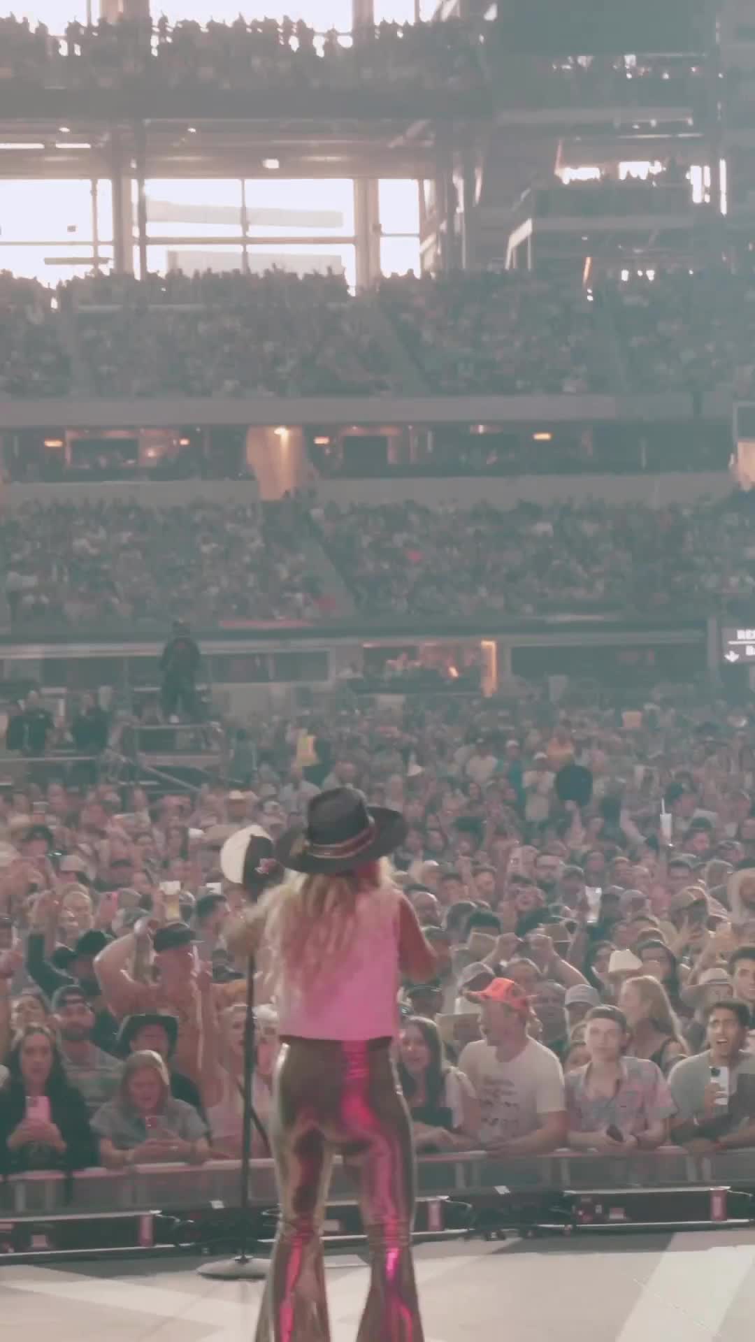 Video 1171131 from Lainey Wilson