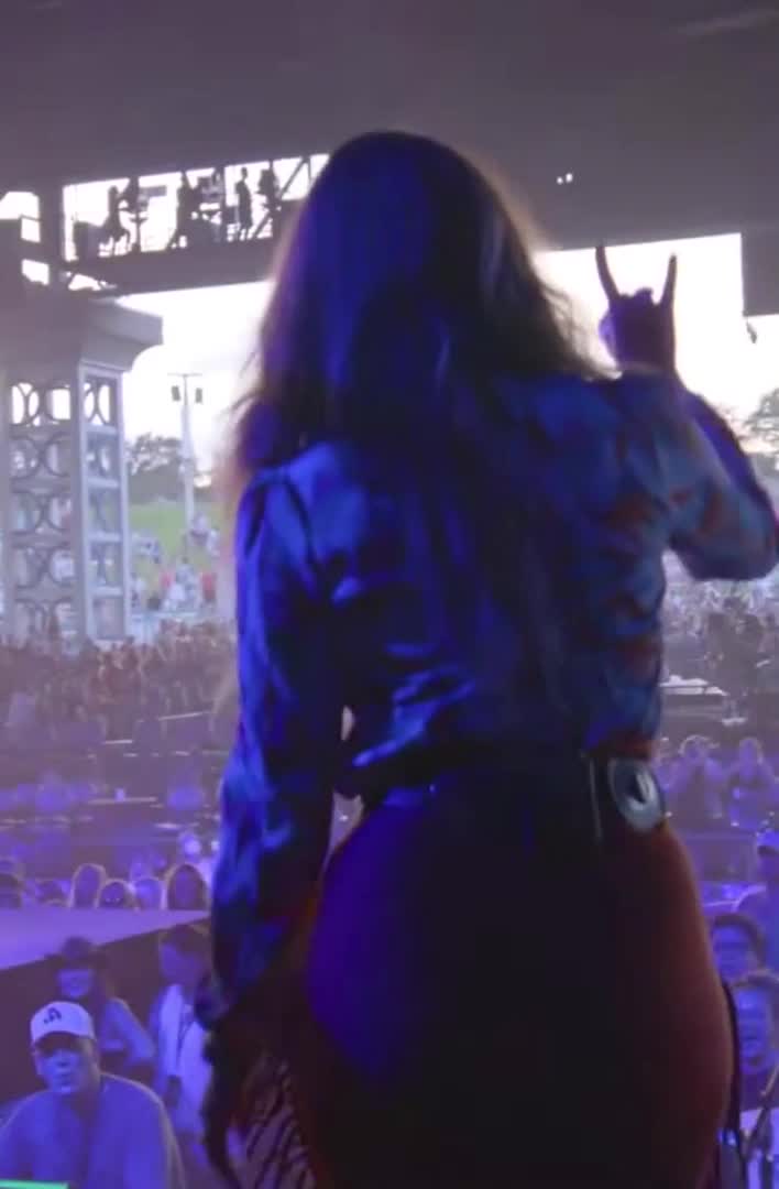 Video 1171132 from Lainey Wilson