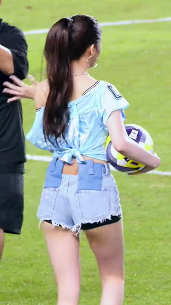 Video 1173281 from An Yujin 안유진 | YUJIN
