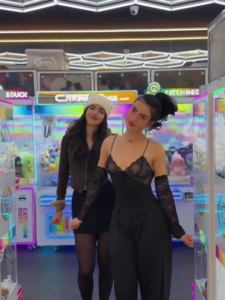 Video 1306554 from Andrea Botez (leaks = ban)