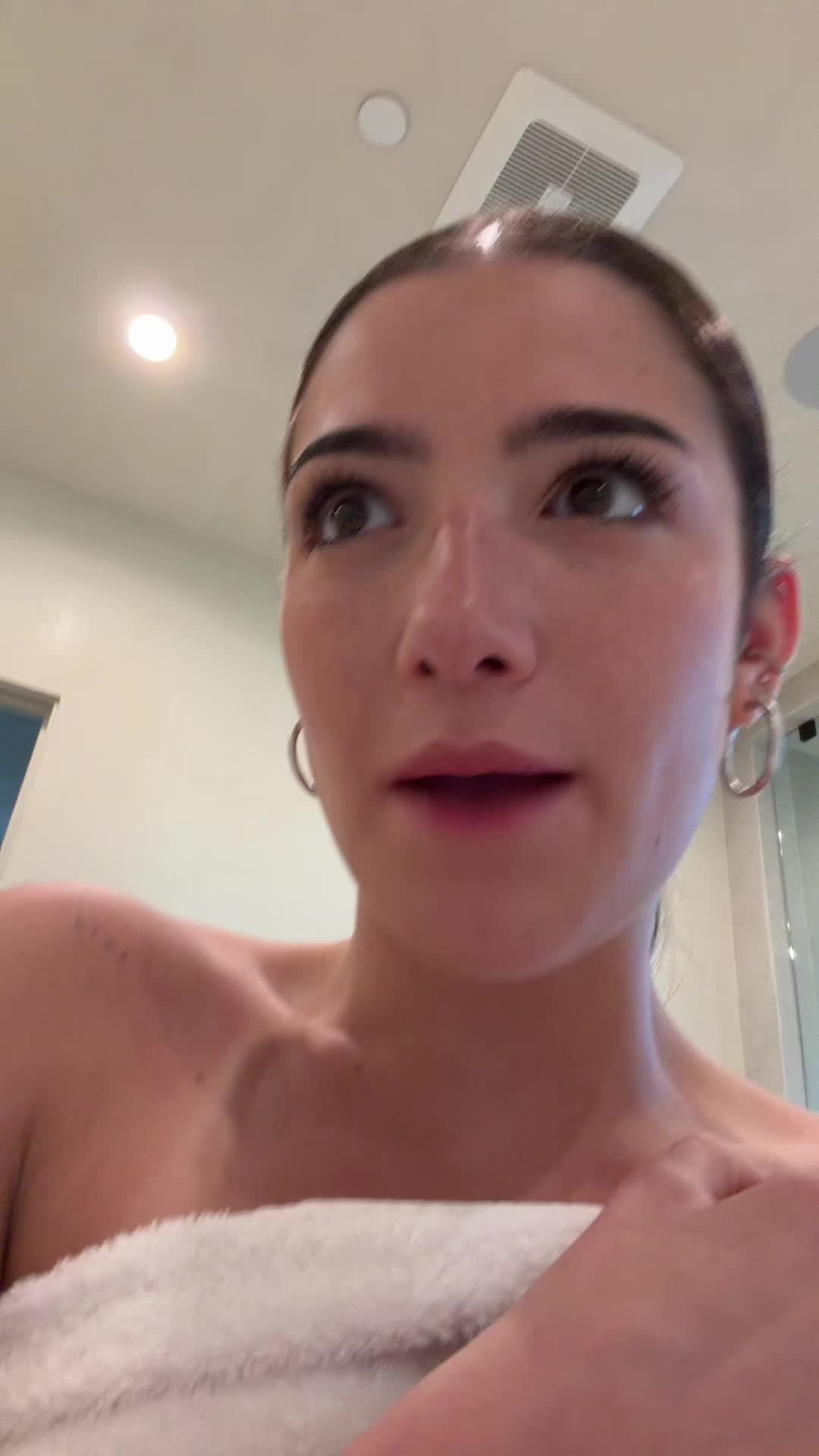 Video 1322890 from Charli D'Amelio / Charli Damelio