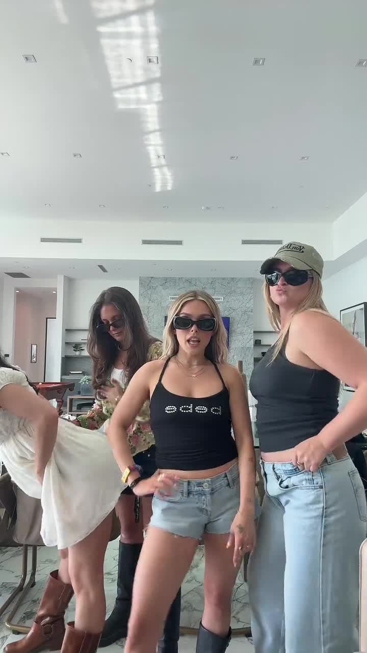 Video 1322941 from Charli D'Amelio / Charli Damelio