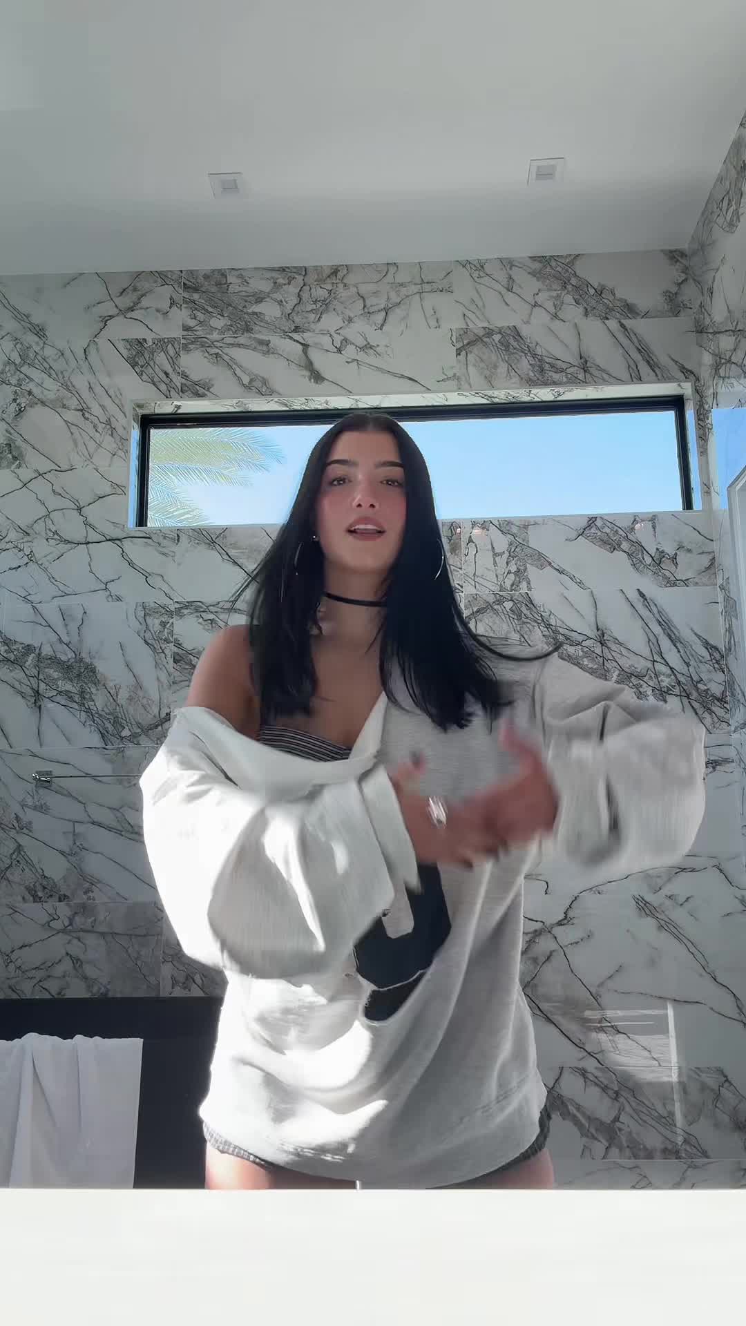 Video 1322954 from Charli D'Amelio / Charli Damelio