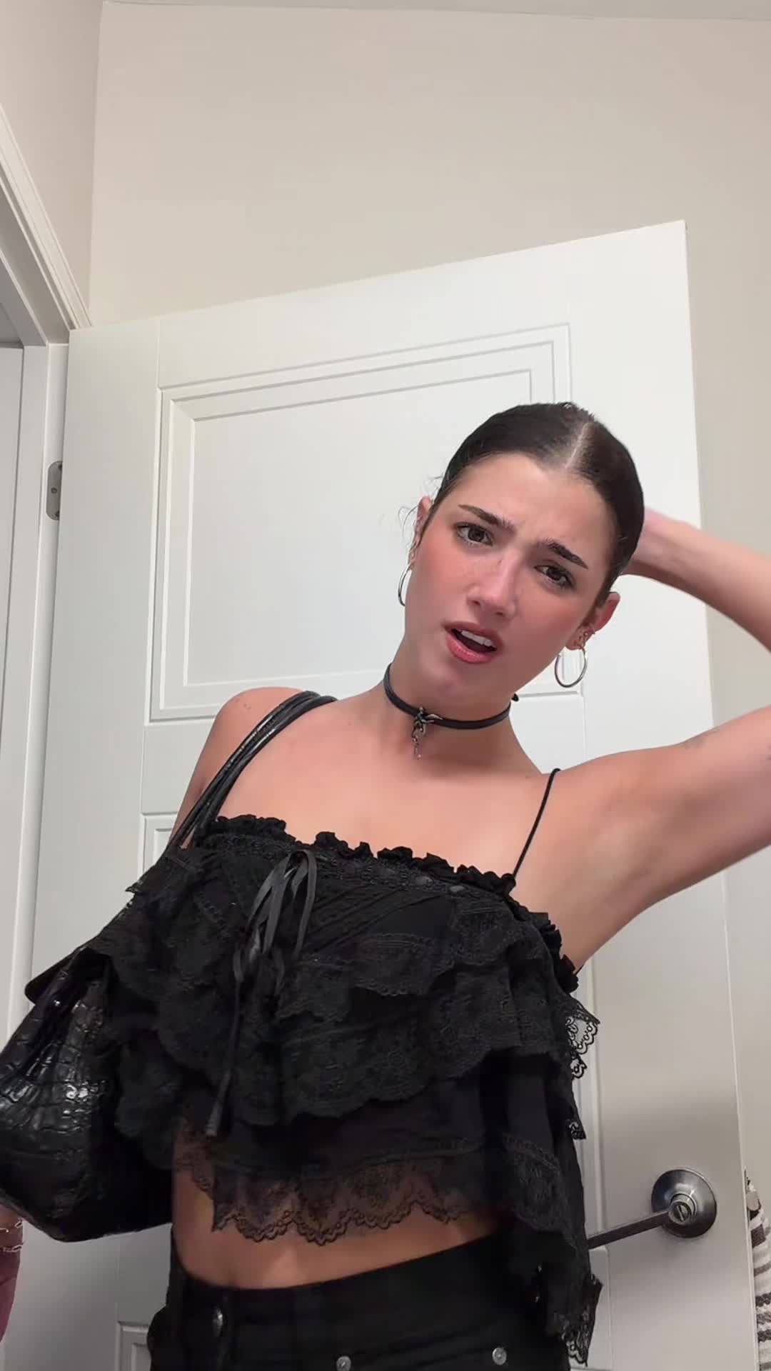 Video 1322981 from Charli D'Amelio / Charli Damelio