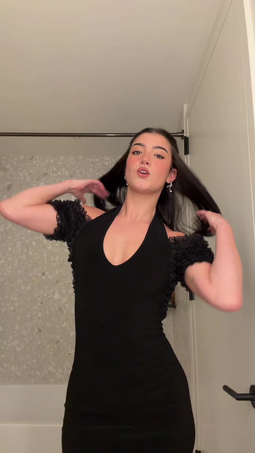 Video 1322991 from Charli D'Amelio / Charli Damelio