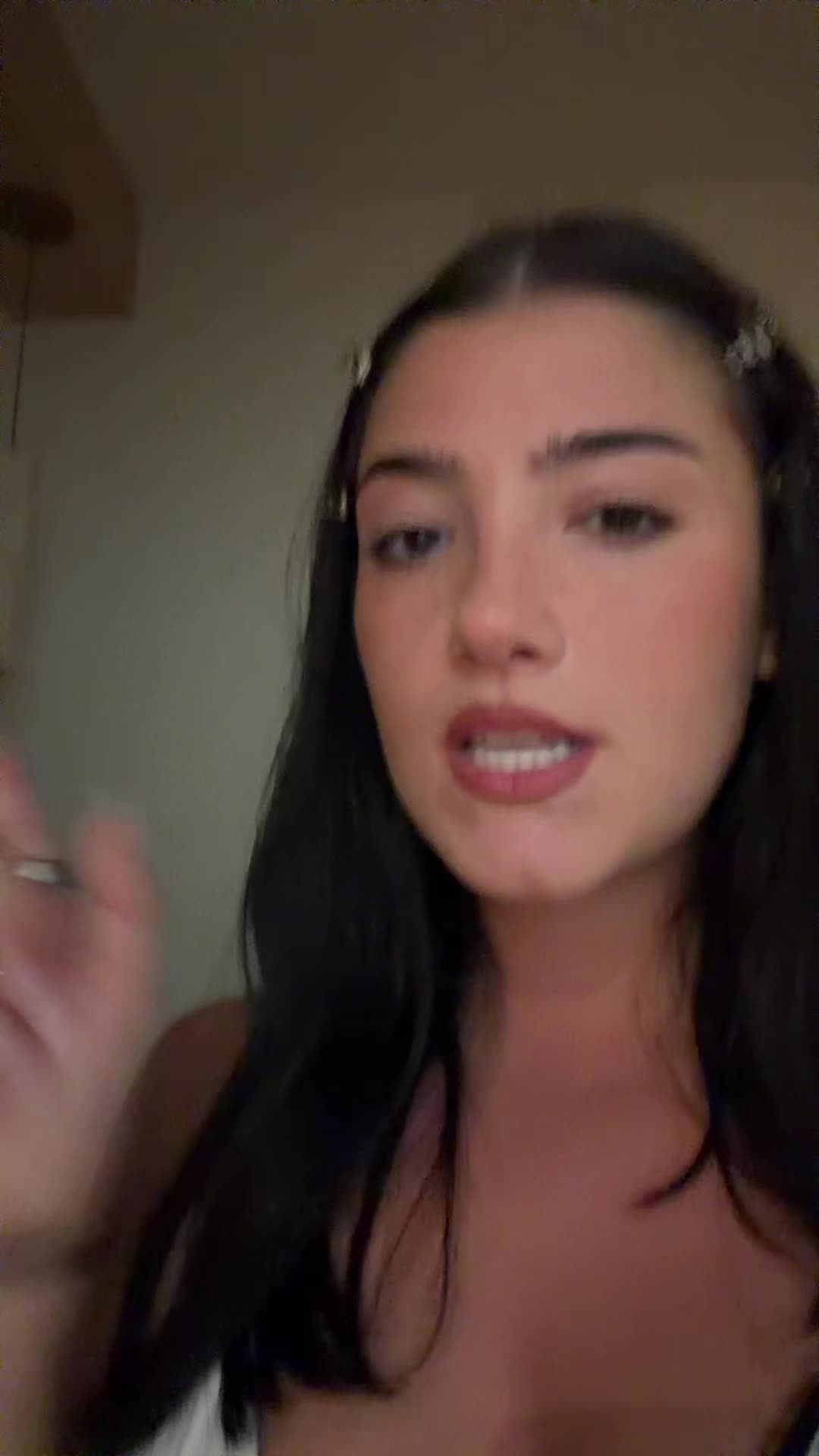 Video 1323004 from Charli D'Amelio / Charli Damelio