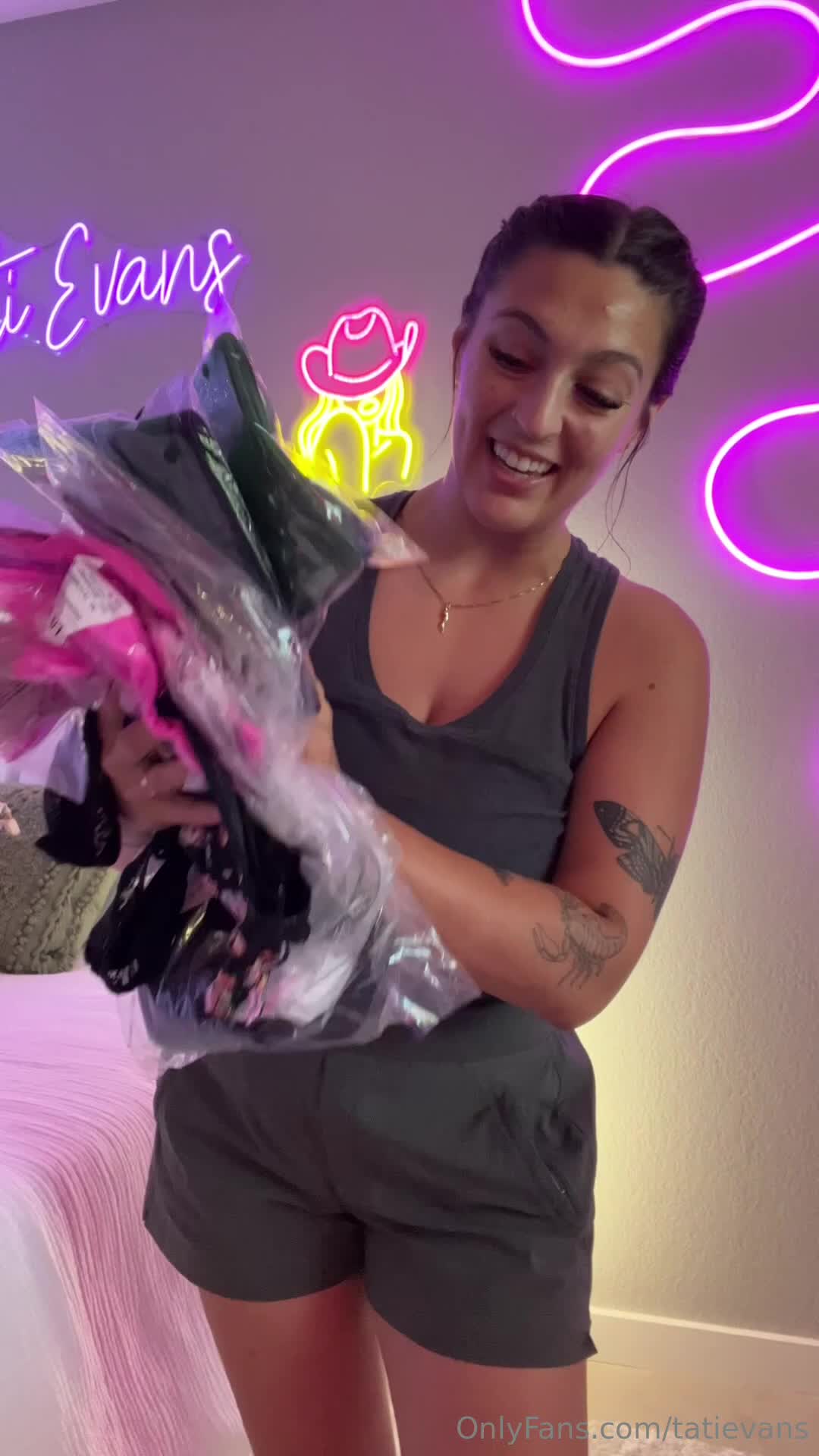 Video 1326788 from xoxo_t | tatievans | Funwithtati | Tati_tactical