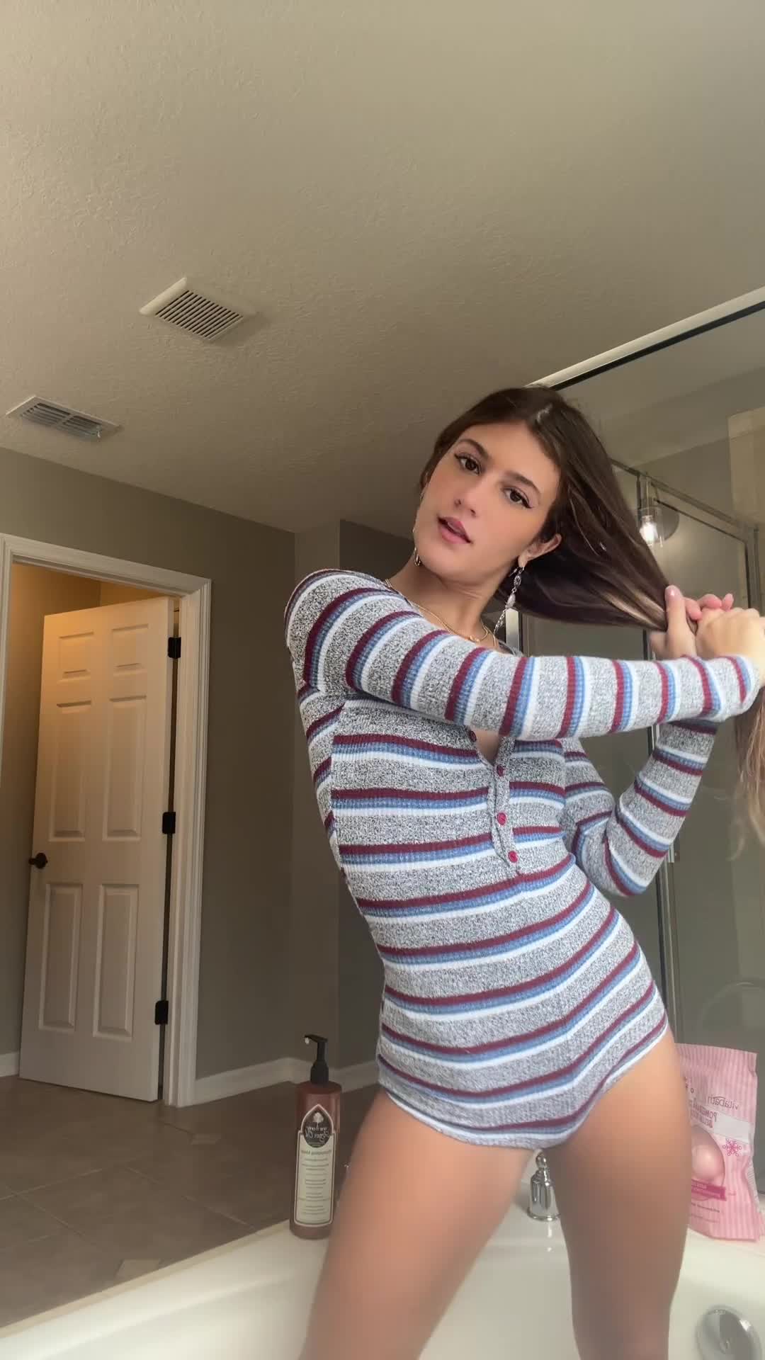 Video 1336272 from Jenny Popach | Jenny Roselie | Roselie Arritola