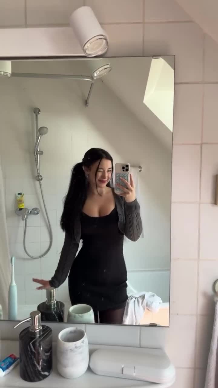 Video 1336631 from Hotblockchain / Emily Cocea / cryptobaddie1