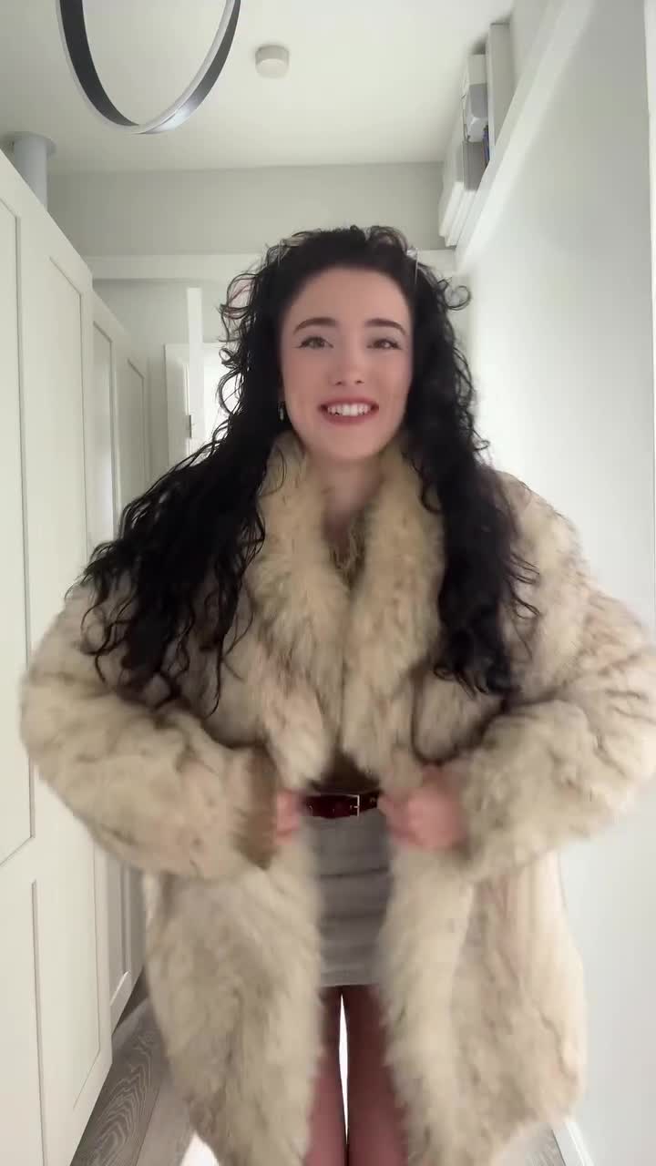 Video 1336650 from Hotblockchain / Emily Cocea / cryptobaddie1