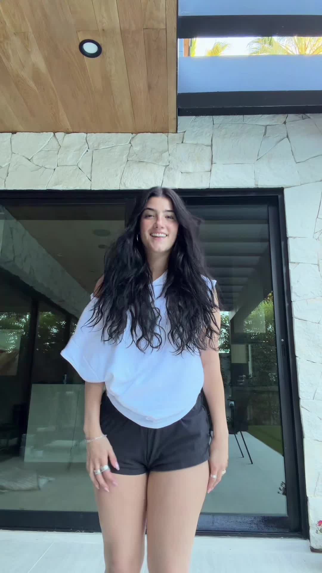 Video 1357925 from Charli D'Amelio / Charli Damelio