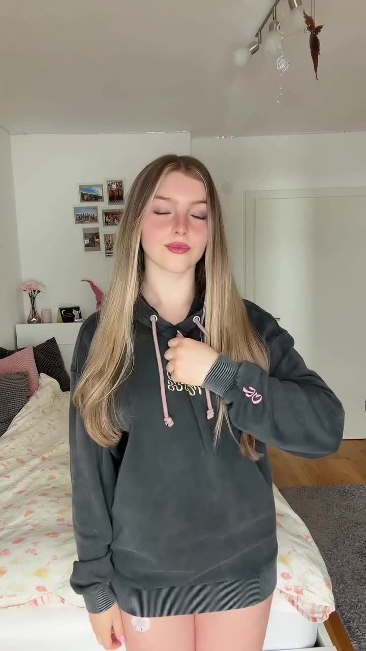 just Zoe — Black Top In Bedroom thumbnail