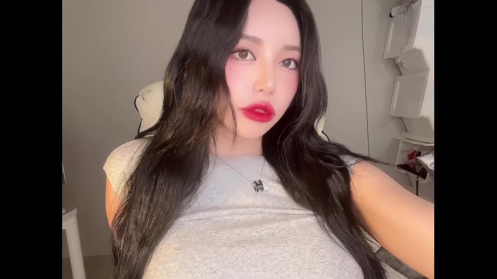 Video 1391577 from h___rvn | rvn1015 | 동그란 | Dongeuran