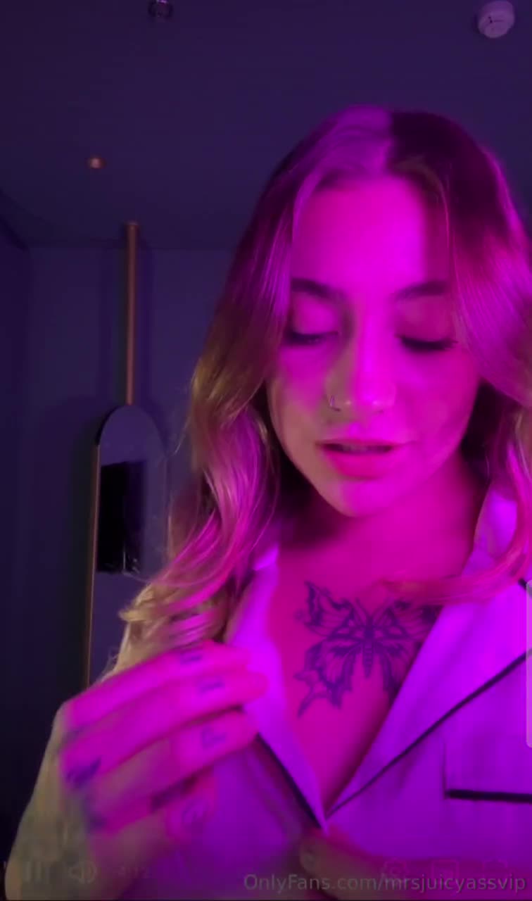 Elizabeth Sanchez — Nude In Bedroom (35) thumbnail