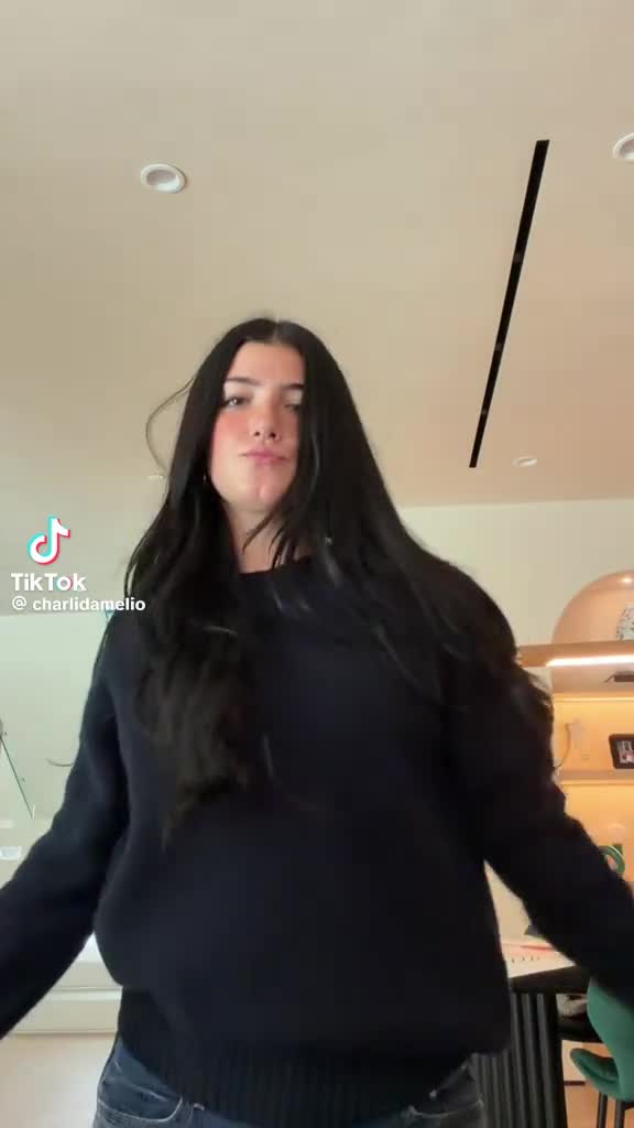 Video 1422737 from Charli D’Amelio