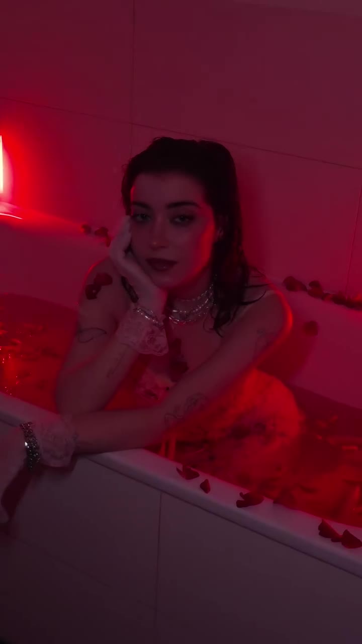AnniTheDuck — Nude In Bathroom thumbnail