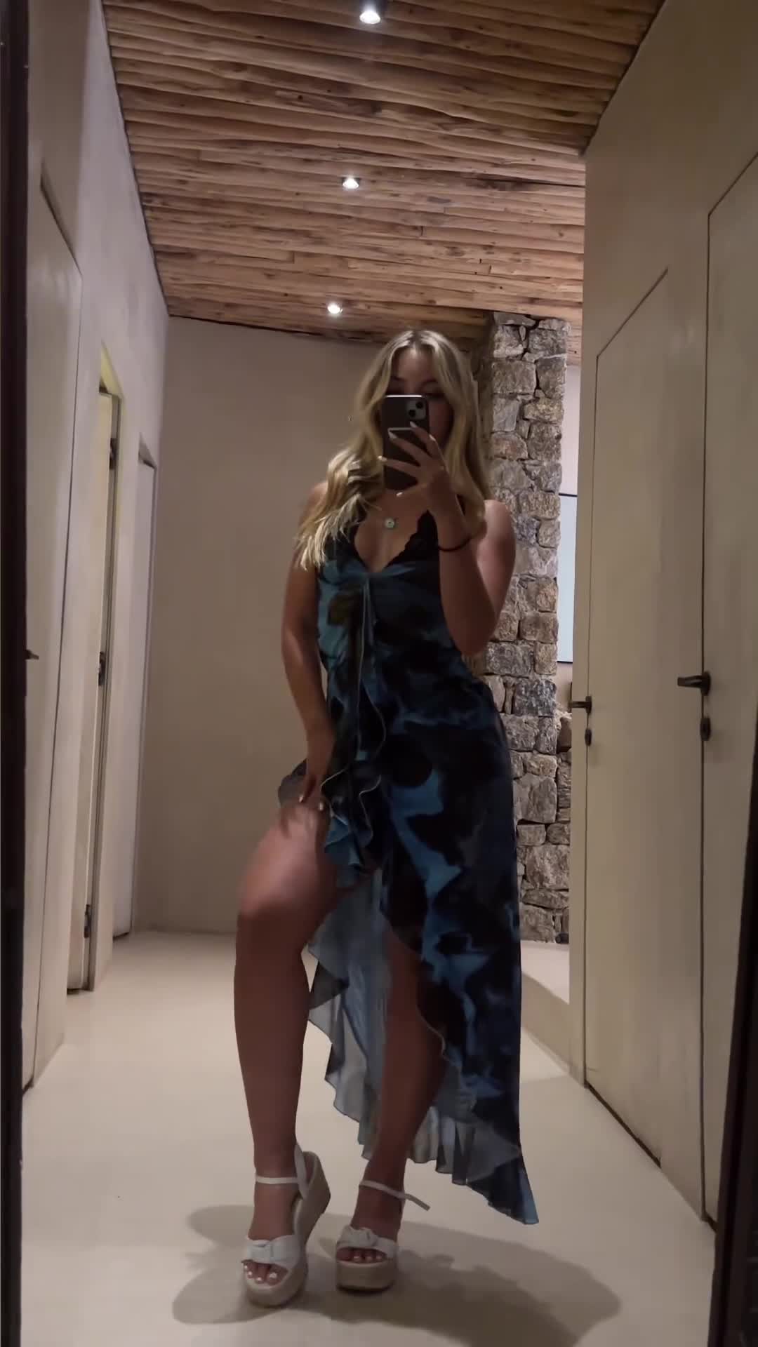 Video 1438050 from Heloise Hut