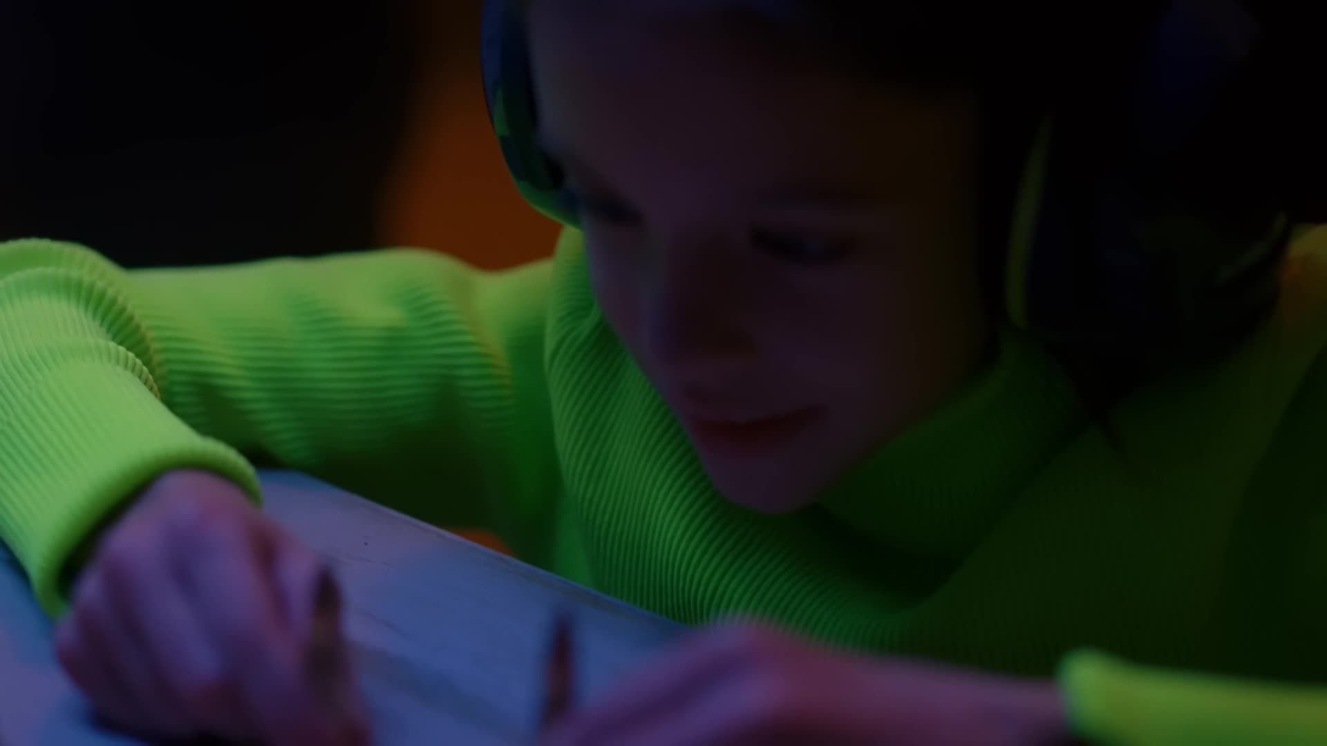 Video 3333 from Miley Cyrus