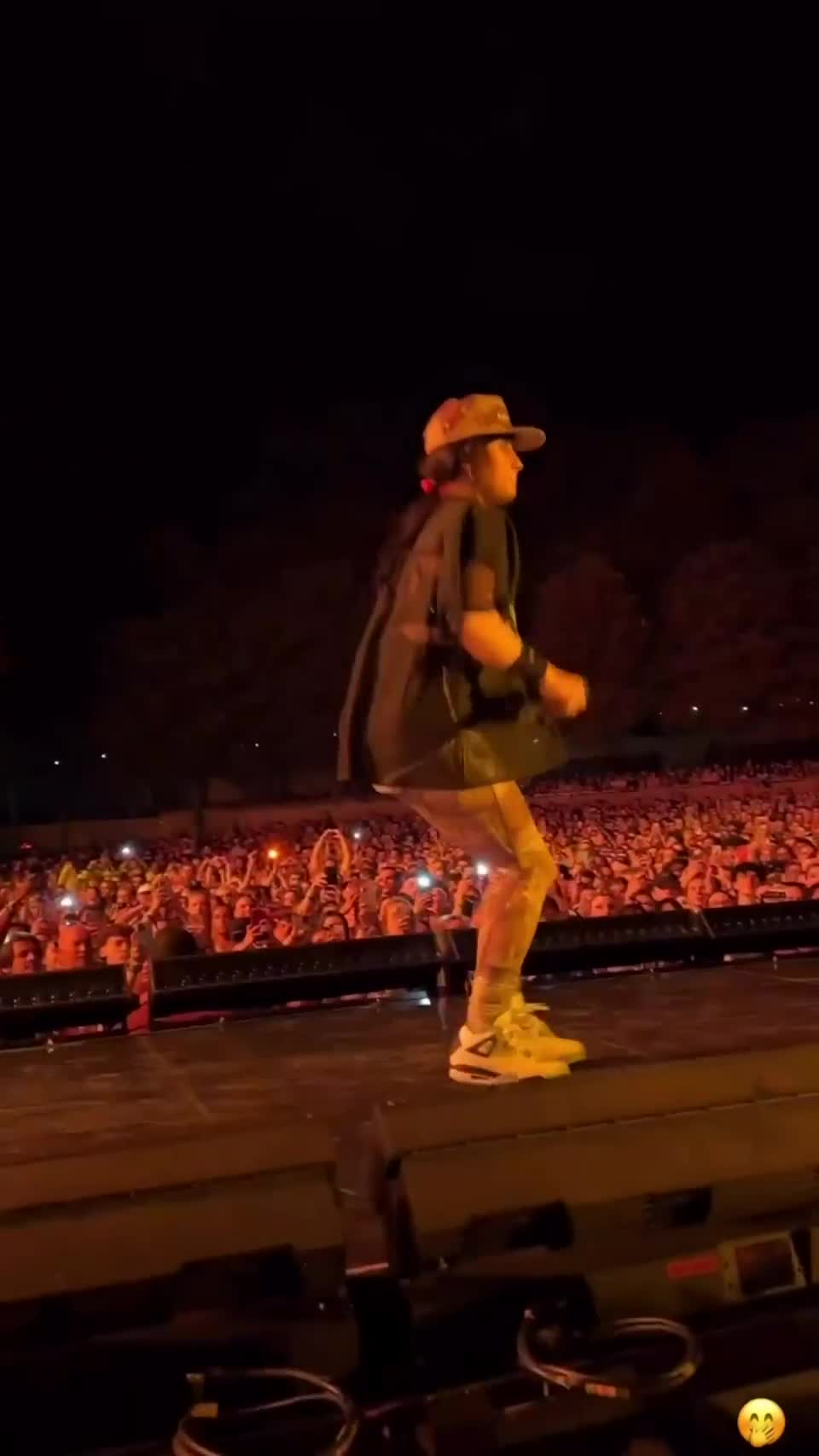 Video 5823 from Billie Eilish