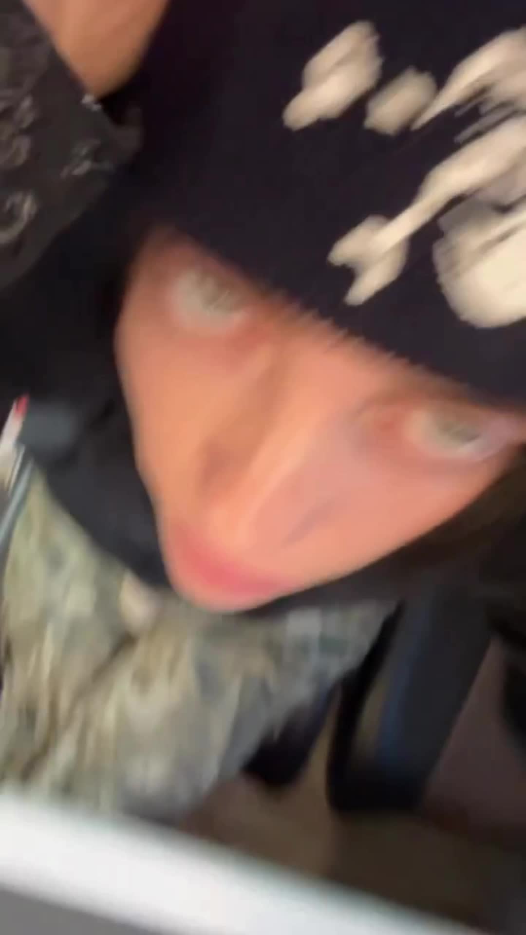 Video 5861 from Billie Eilish