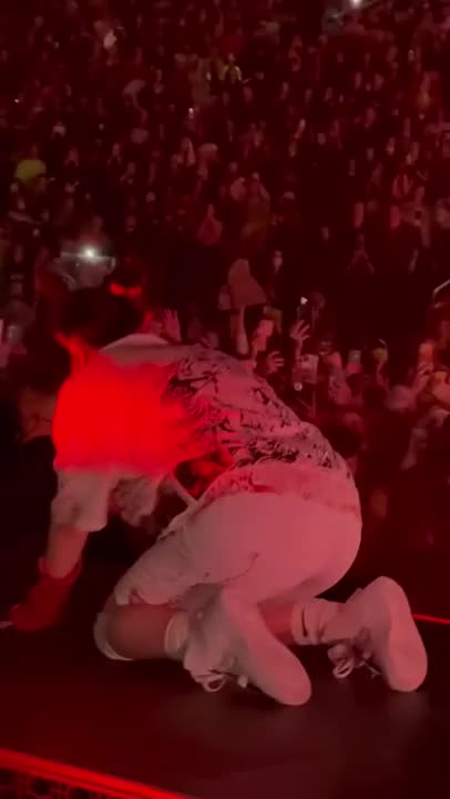 Video 5987 from Billie Eilish