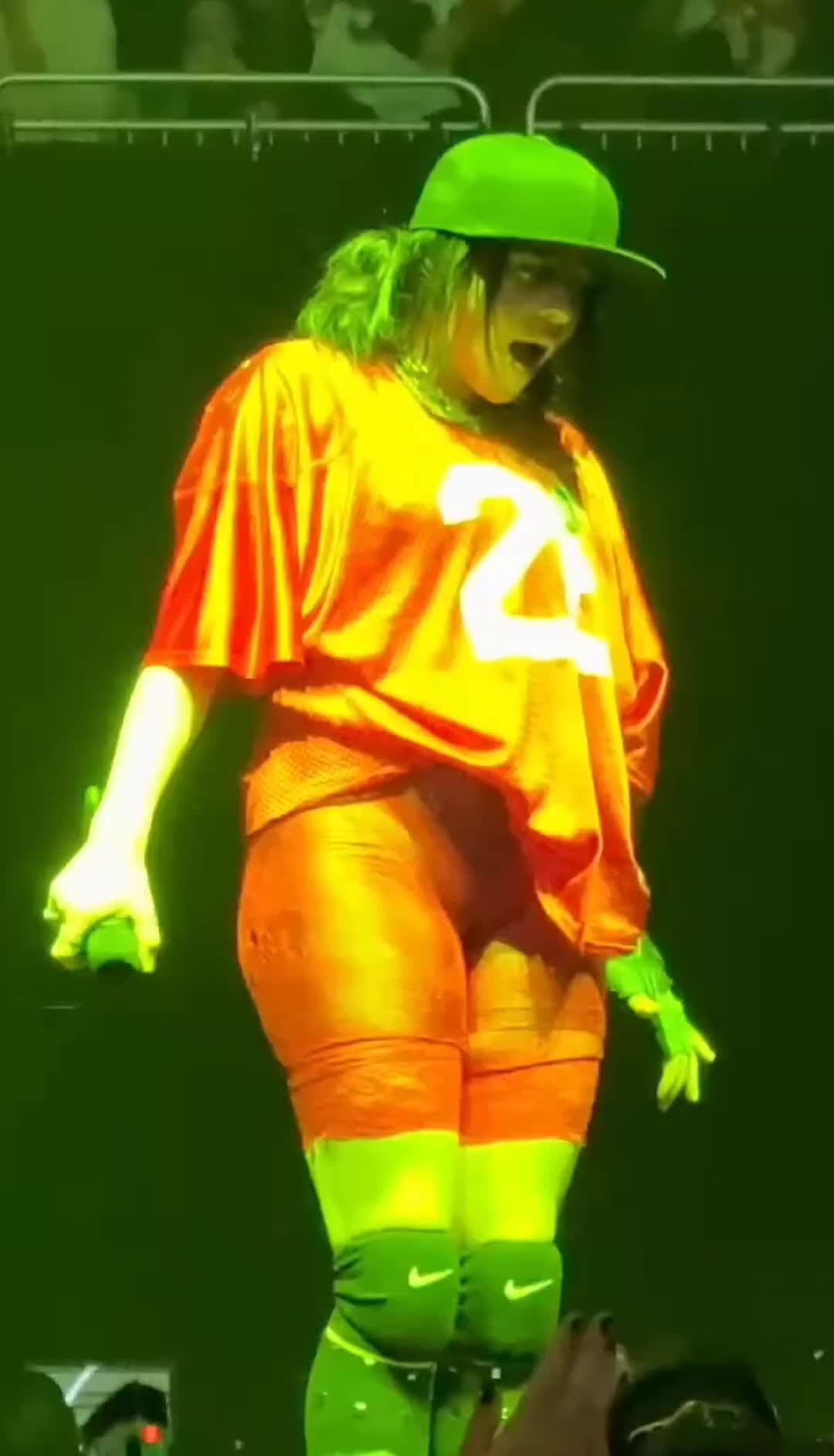 Video 6167 from Billie Eilish