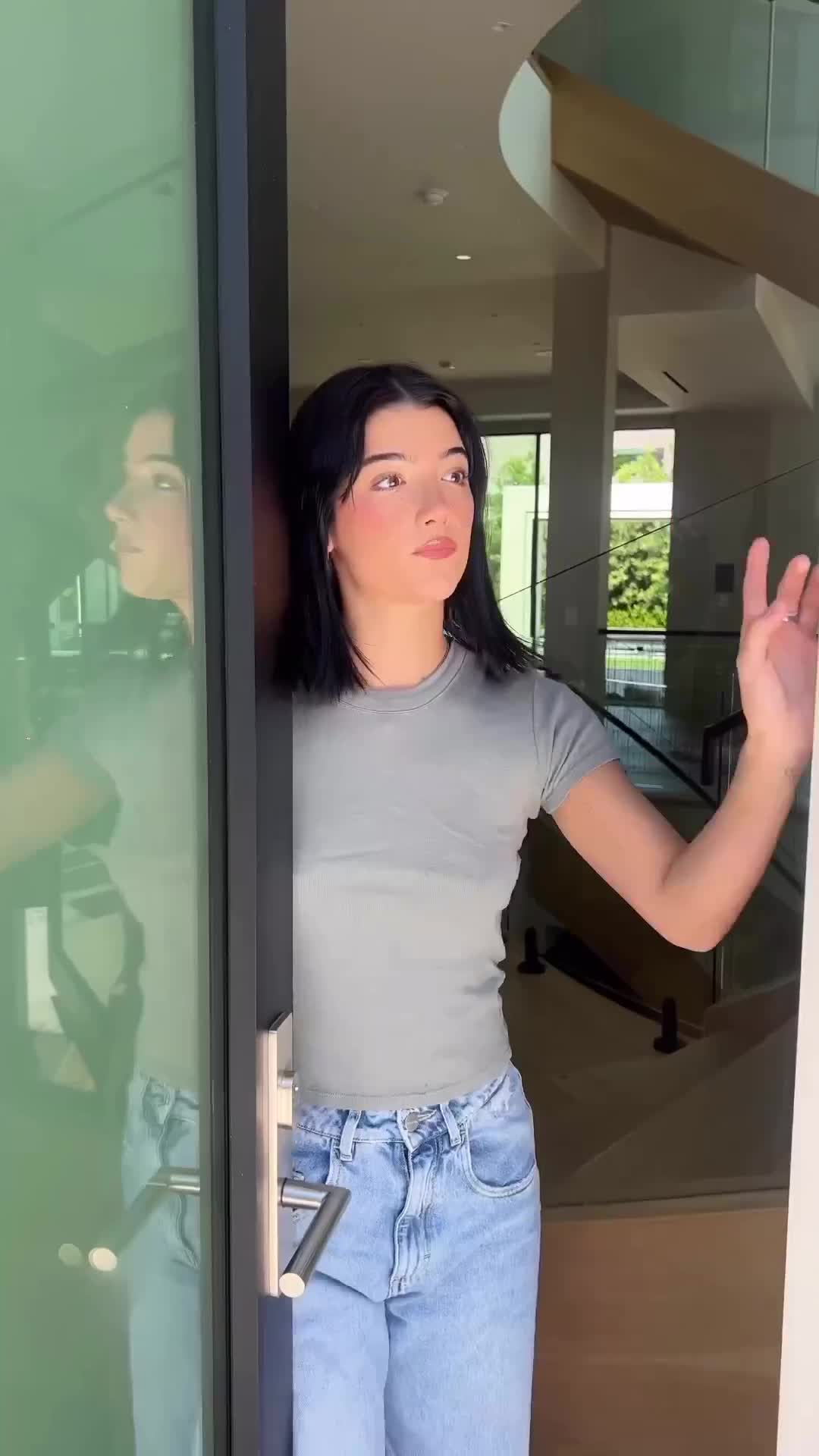 Video 7609 from Charli D’Amelio