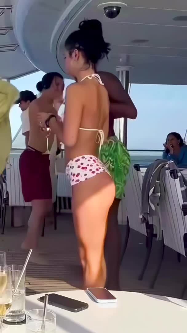 Video 7610 from Charli D’Amelio