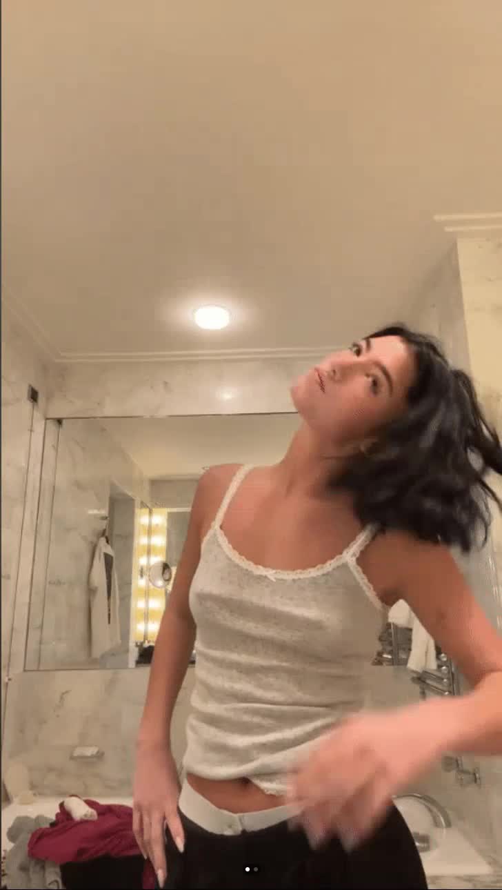 Video 7648 from Charli D’Amelio