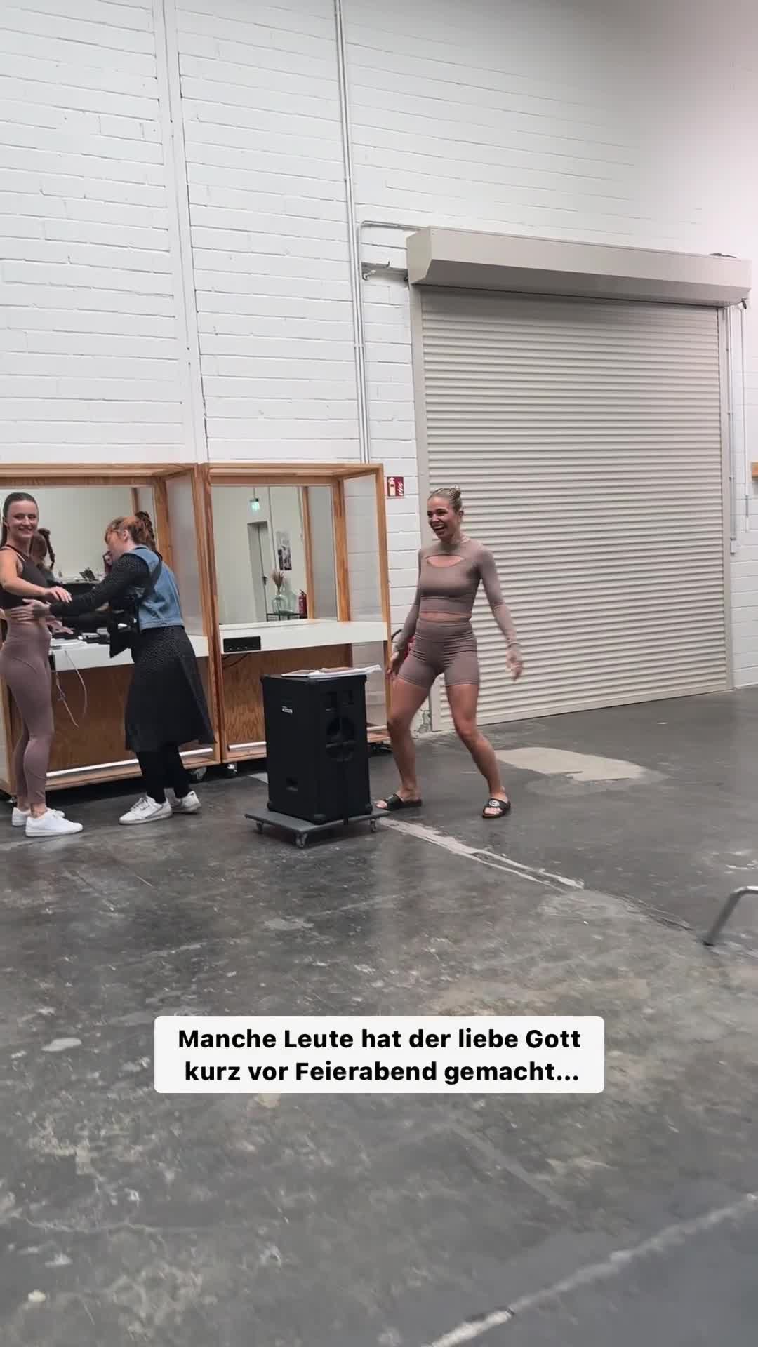 Video 9453 from Lola Weippert