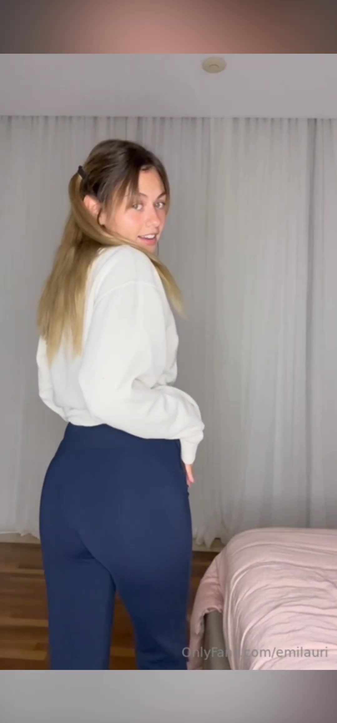 Video 11131 from Emilia Laurent
