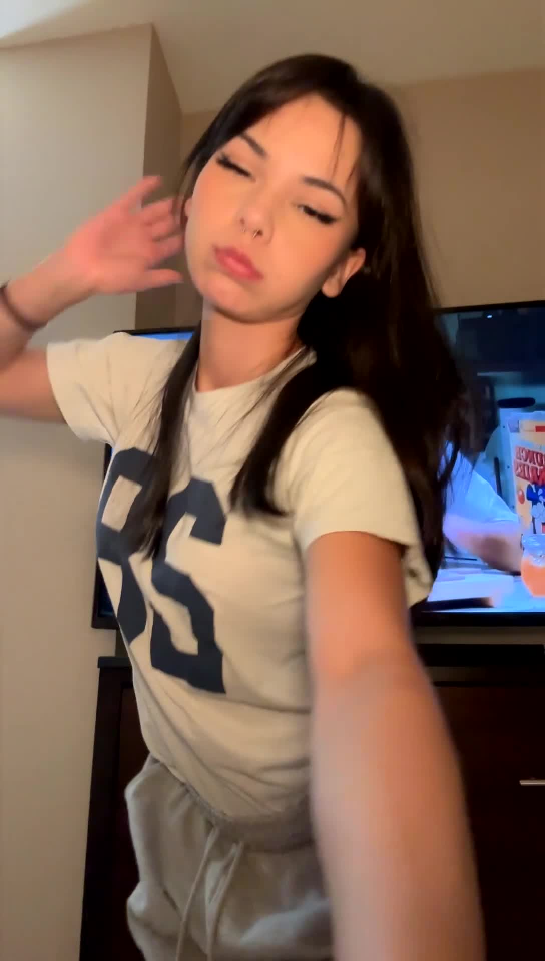 Video 1458052 from charlize / charlize;3