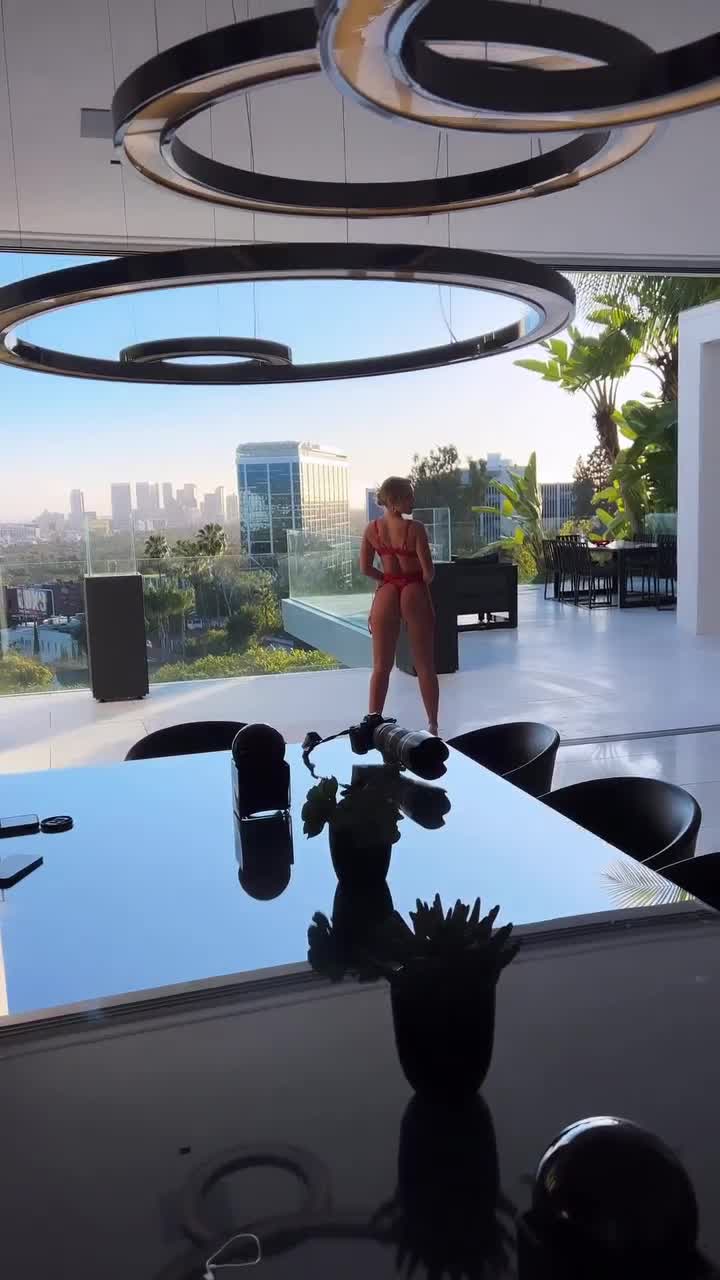 Video 1475540 from Heloise Hut