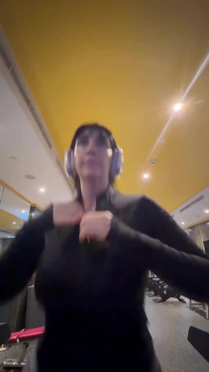 Video 1482132 from Andreea Irimescu / Irifit98 / FitnessIri / fitnessiri9898