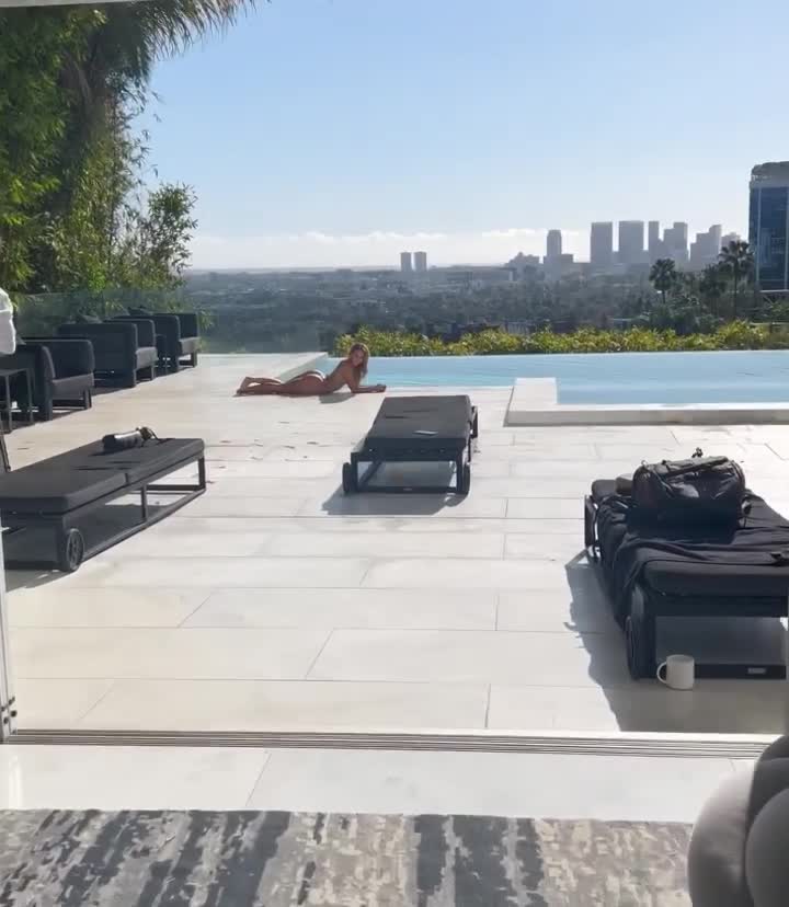 Video 1484114 from Heloise Hut