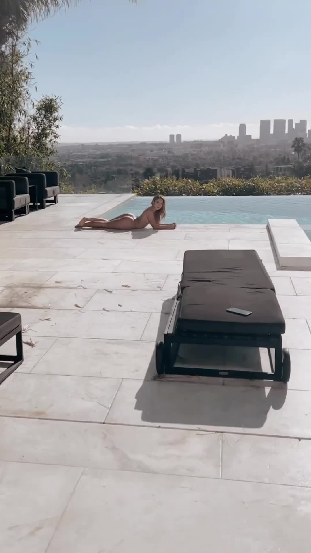 Video 1484132 from Heloise Hut