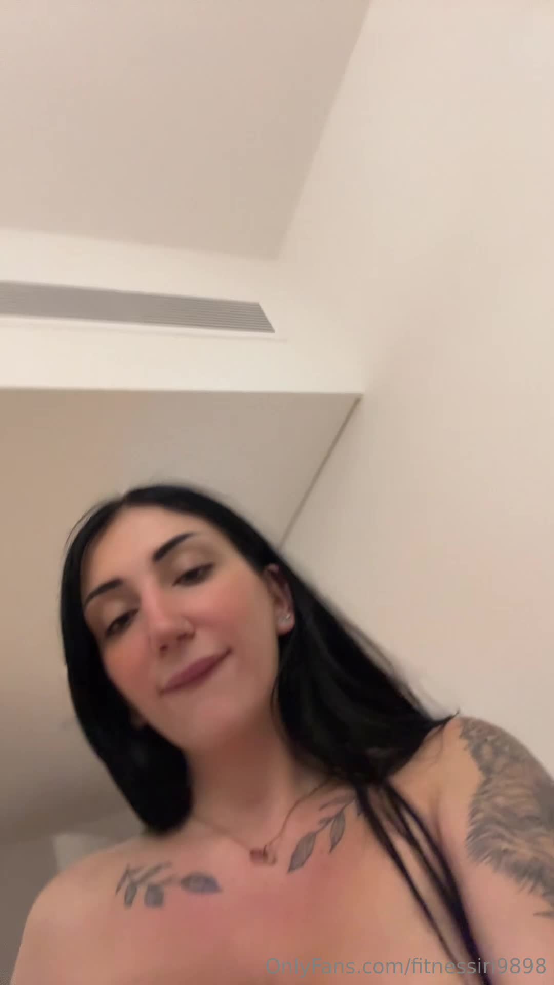 Video 1484428 from Andreea Irimescu / Irifit98 / FitnessIri / fitnessiri9898