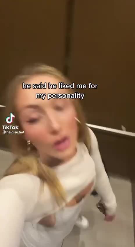 Video 1504632 from Heloise Hut