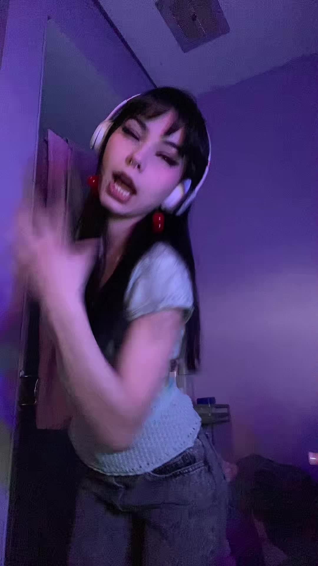 Video 1511304 from charlize / charlize;3