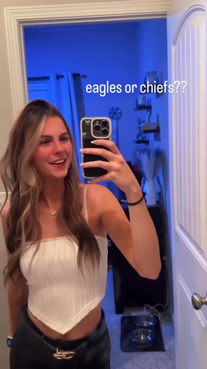 itslexismith — Topless In Bathroom thumbnail
