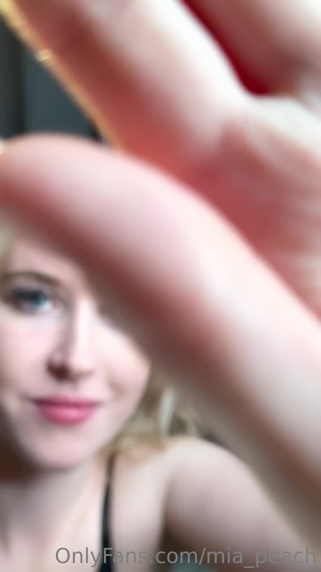 Mia Peach — Nude In Bedroom (13) thumbnail