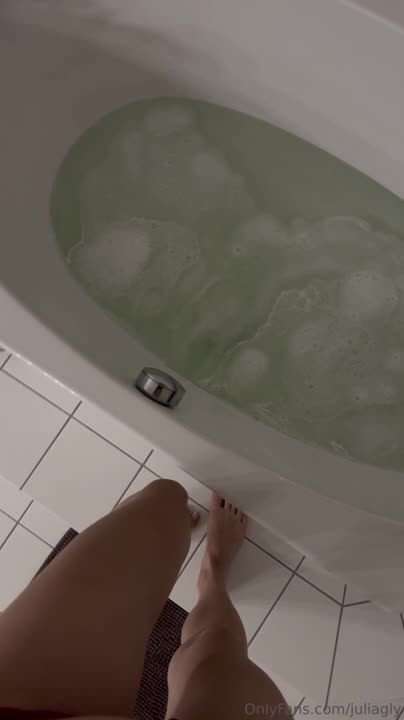 juliagly — Nude In Bathroom (4) thumbnail