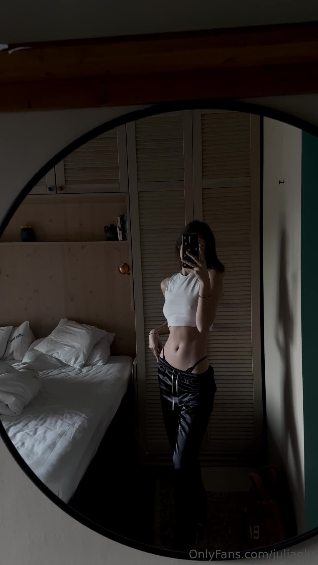 juliagly — Nude In Bedroom (2) thumbnail