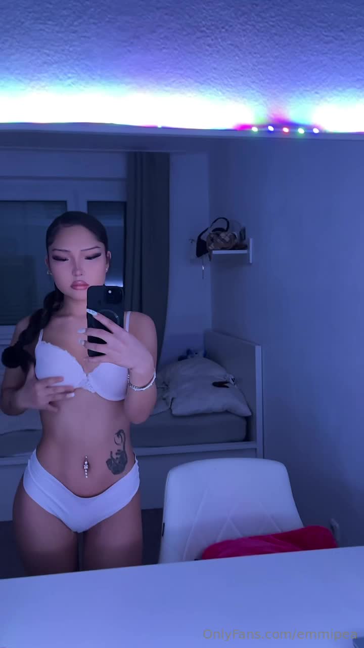 Video 1528499 from Emmi Pea