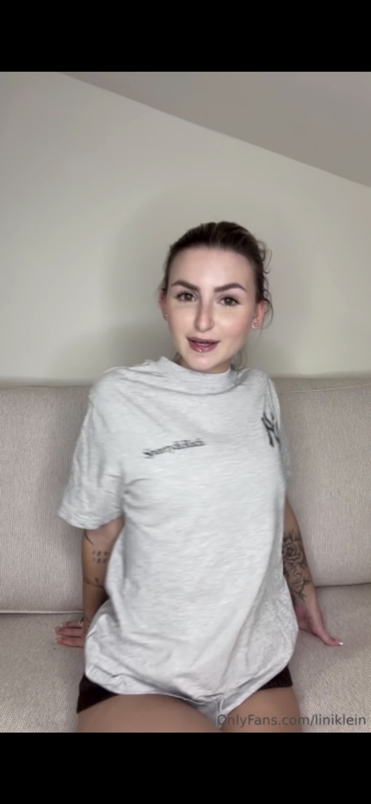 evelin.ru — Topless In Bedroom thumbnail