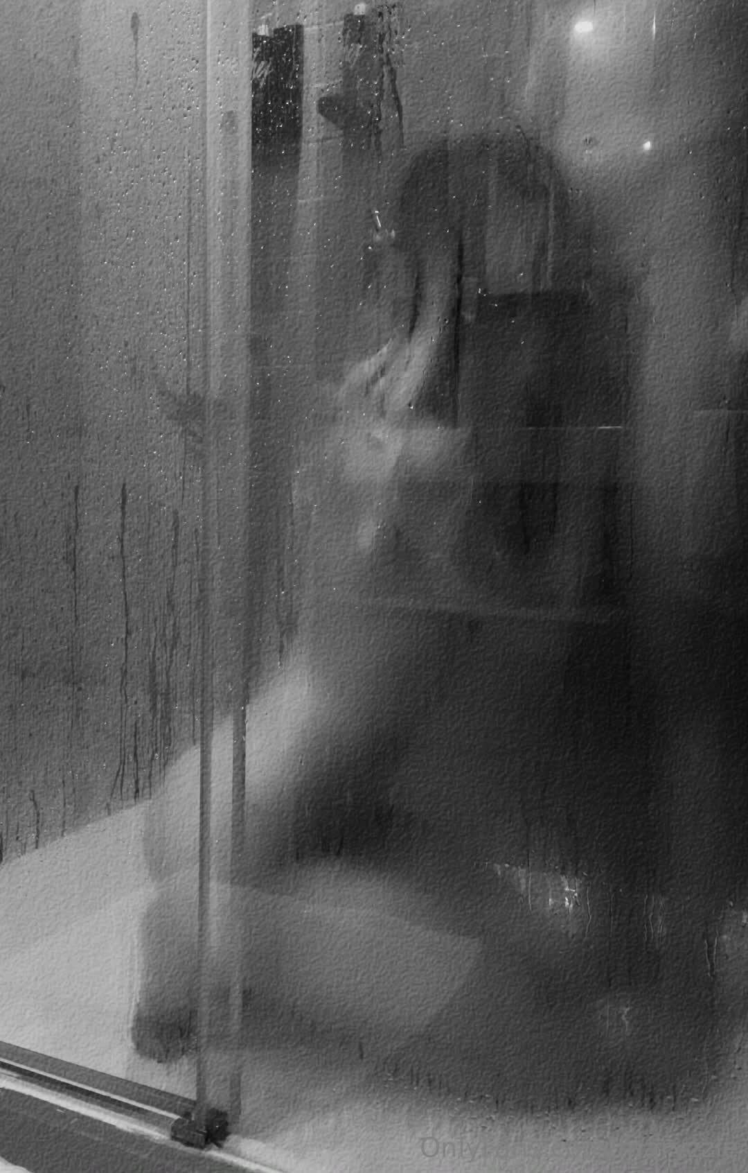 Maryzzle — Nude In The Shower thumbnail