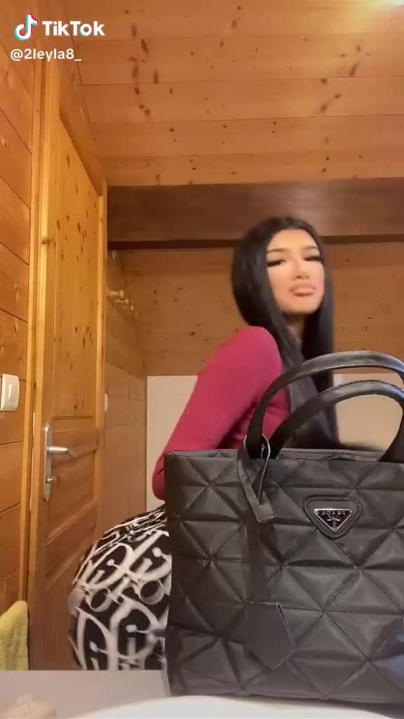 28.leyla — Black Puffer Coat In Wooden Room thumbnail