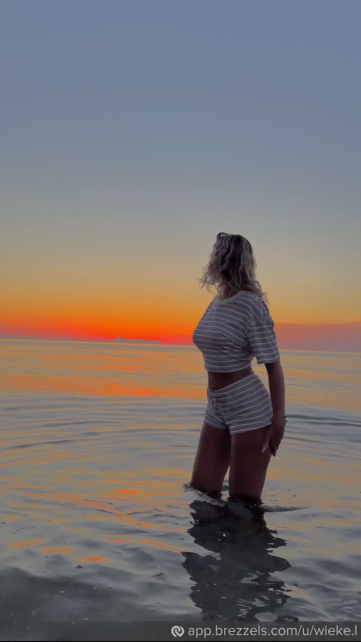 Wieke — Nude In Water thumbnail