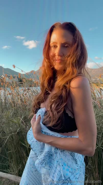 Shannon Elizabeth — Topless Outdoors thumbnail