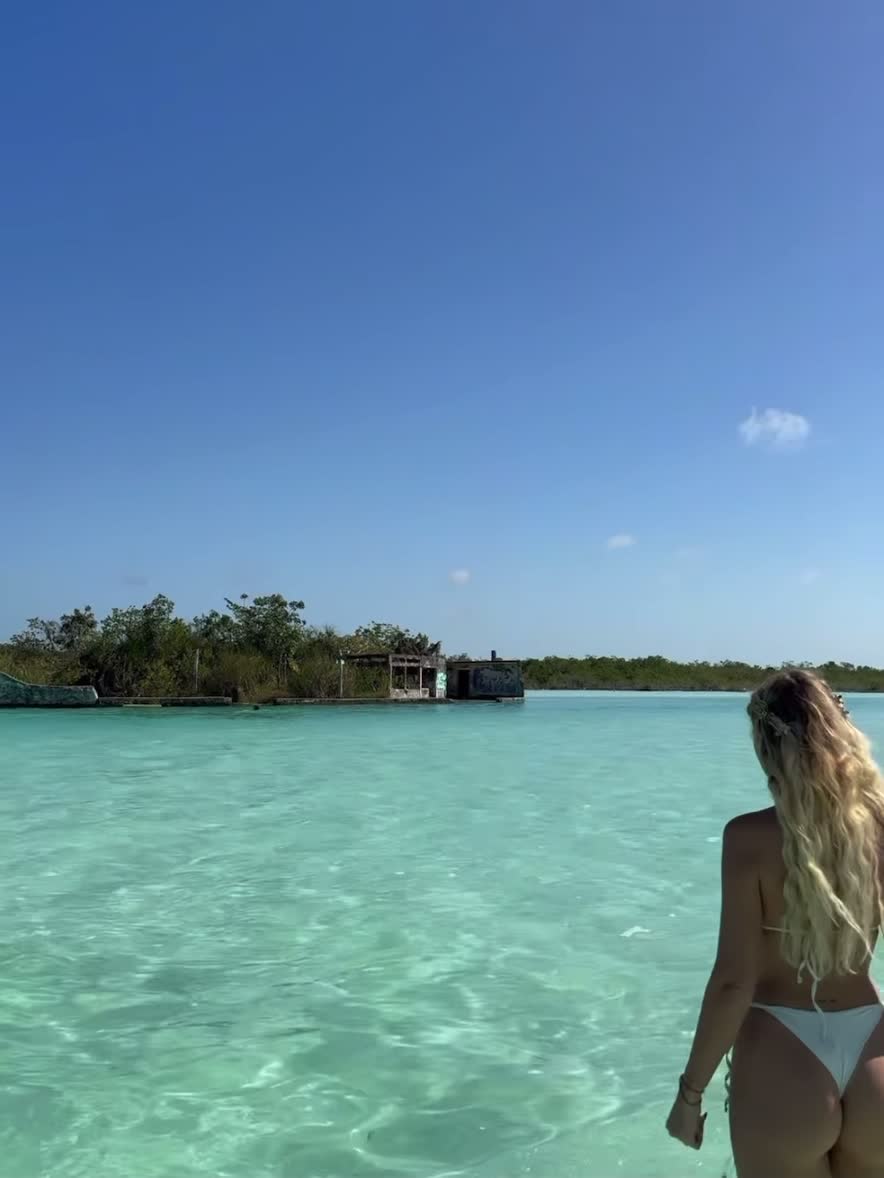 Wieke — Swimsuit On The Beach thumbnail